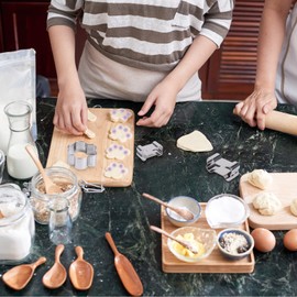 Cookie Cutters,6 Pcs Bone and Dog Footprints Cookie Cutters Set Stainless Steel Biscuit Cutters Dog Theme Party Cookie Cutter Dog Treats Cutters Molds for Homemade Treats and Baking