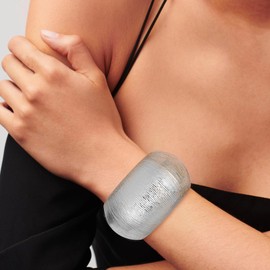 HZMAN 7.0Inch Chunky Bracelets for Women Thick Wide Bangle Bracelet Oversize Textured Open Hinge Wrist Cuff Bracelet Jewelry Gift (Silver)