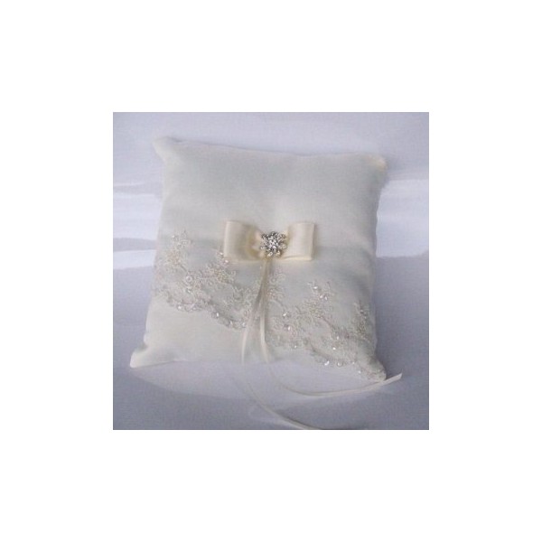 Elegant Embroidered Mantilla Lace Wedding Ring Bearer Pillow: Pillow Color: