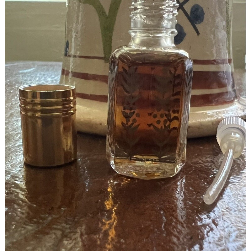 Pure SANDALWOOD AMBER ARABIAN OUDH PURE OIL AND VERY THICK