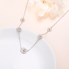DAOSHANG Sterling Silver Daisy Flower Choker Necklace for Women Spring Daisy Sunflower Clavicle Chain Necklace for Women Girlfriend Gifts Wedding Party Jewelry