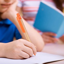 Outus 100 Pcs Kraft Paper Ballpoint Pens Black Ink Retractable Ballpoint Pens Medium Tip 0.7mm Writing Supplies for Office School Multicolor