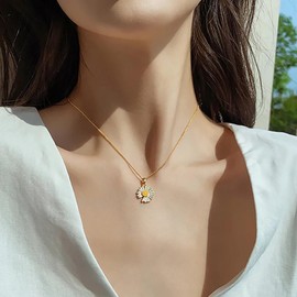 Xduargs Boho Daisy Flower Necklace Choker Tiny Flower Daisy Pendant Necklace Vintage Daisy Floral Necklace Chain Minimalist Daisy Statement Necklace Chain Jewelry for Women(Gold)