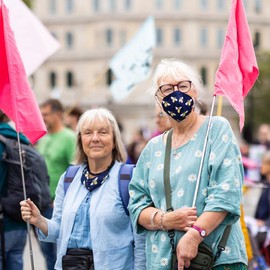 XOUDKE Telescopic Flagpole Set, 1 Piece Flag Pole Extendable 2 m with 4 Pieces Carabiner Hooks, Stainless Steel Flagpole Portable for Flag Peace Flag, Travel Guide Camping