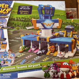 Super Wings Mission Team Airport Playset Jet Lights Sounds