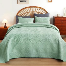 EVENHUG Floral Embroidered Quilt Set Queen Size 3 Piece Bedding Set Reversible Farmhouse Bedspread Coverlet with 2 Pillow Shams Lightweight Soft Bed Cover for All Season(92"X 96",Green)