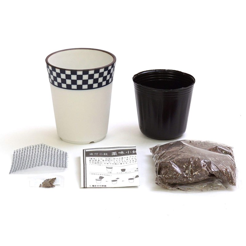Seishin Pottery Sometsuke Komon Kumi Small Bowl with Pepper