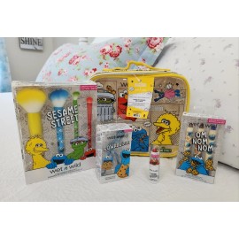 wet n wild NWT WET N WILD SESAME STREET 5-PIECE MAKE-UP BAG & ACCESSORIES SET