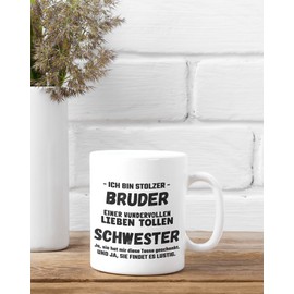Lieblingstasse mit Spruch I Spülmaschinenfest und Beidseitiger Druck I Tasse Lustig für Papa, Mama, Bruder, Schwester I Geschenk zum Muttertag, Vatertag und Geburtstag (Stolzer Bruder - Von Schwester)