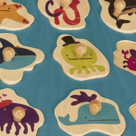 B. toys – Hide n’ Sea Underwater Peg Puzzle – Classic Wooden Puzzles for Toddlers with 9 Chunky Pieces – Learning Toy with Sea Animals and Shape Sorting – Natural Wood Toddler Puzzles