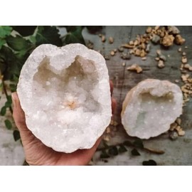 Generisch TENET – Natürlicher mineralischer Rohstein für Heilsteine, Meditation, Kristalle (Geode weißes Quarz, weißer Calcit 10-12 cm insgesamt)