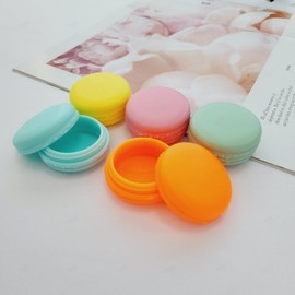 Macaron-shaped cream lip balm decanting empty container that fits perfectly in a bag, mini cosmetic refill container, vanity decoration, yellow / 가방에 쏙 마카롱 모양 크림 립밤 소분 공병 케이스 화장품 미니 리필 용기 화장대 장식 옐로우