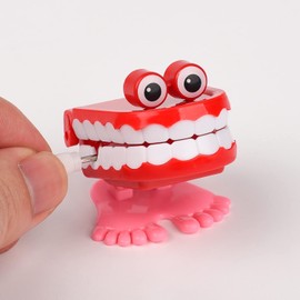 Lezevn Wind-up Toys Chattering Teeth Early Educational Toy Walking False Teeth for Party Decoration (Color1)