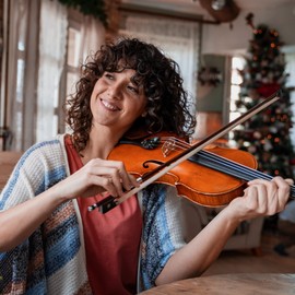 ADM Acoustic Violin for Kids Beginners, 4/4 Full Size Violin Set Solid Wood Ebony for Teens Students Starter Kit with Hard Case, Rosin, Shoulder Rest, Bow, Music Stand, Violin Stand and Strings,Brown