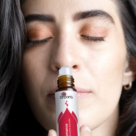 Roll On Romance | Aroma Cautivador con Aceites Esenciales de Patchouli, Ylang Ylang y más | Perfecto para escapadas románticas 10 ml | Árbora