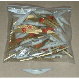 Lot - 50 Delta Airlines Plastic Junior Pilot "Kiddie Wings" Pins / Pinbacks