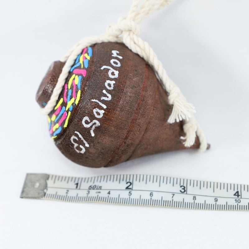 El Salvador Trompo de Madera con pita hand made Wood