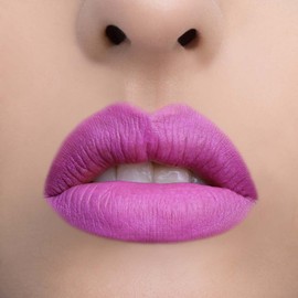 Labial en barra, Luxury lips, G&K, GKLX07, Textura cremosa mate aterciopelada, Larga duración, No reseca, Color Joya.