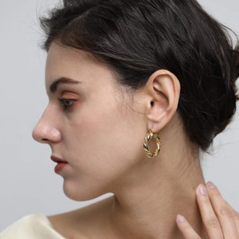 LILIE & WHITE - arete de aro gruesos de oro Twisited para mujer, chapados en oro de 14 quilates, aro ligero y pulido, joyería de moda, Latón, No es una piedra preciosa