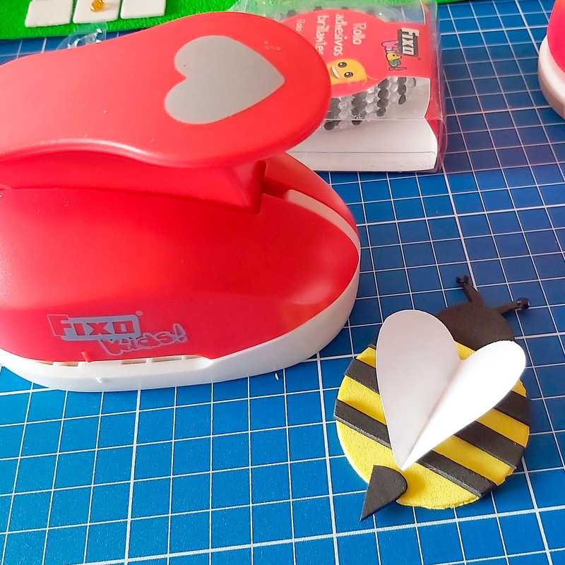 Fixo Punch with Shapes Heart, Jumbo, Red