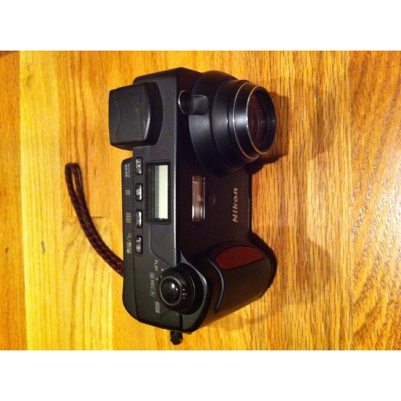 Nikon Coolpix 800 2MP Digital Camera w/ 2x Optical Zoom