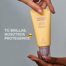 Haruharu Wonder Black Rice Moisture Airyfit Protector Solar Diario 1.69 oz líq. - Acabado Aterciopelado, Sin Residuo Blanco, Hidratante, Humectante, C