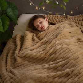 NEWCOSPLAY Super Soft Queen Blanket Brown Premium Silky Flannel Fleece 3D Ribbed Jacquard Lightweight Bed Blanket All Season Use (Brown Ribbed, Queen(90"x90"))