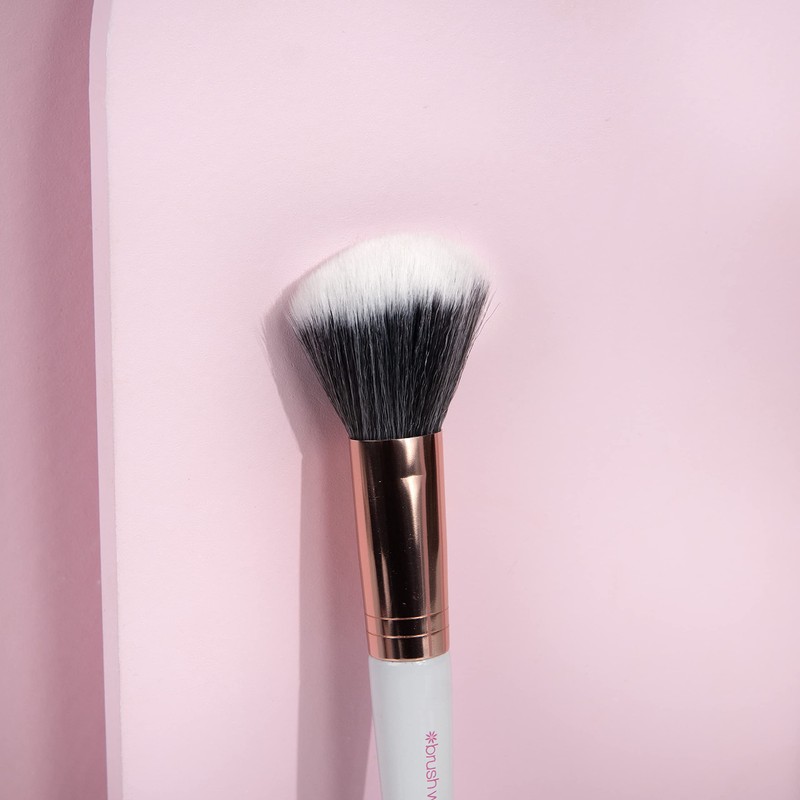 Brushworks Blush Brush, White/Gold, 100 g