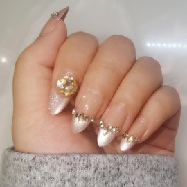 french tip press on nails short，30 pcs glossy diamond nails press ons, 3d almond press on nails for women，reusable cat eye fake nails with designs，acrylic false nails（French cat eye）