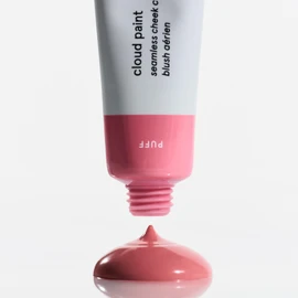 Glossier Cloud Paint Color mejilla sin costuras (Puff es un rosa claro y frío)