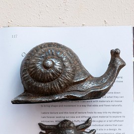 Creative Co-Op Cast Metal Snail Accent Décor, Rust