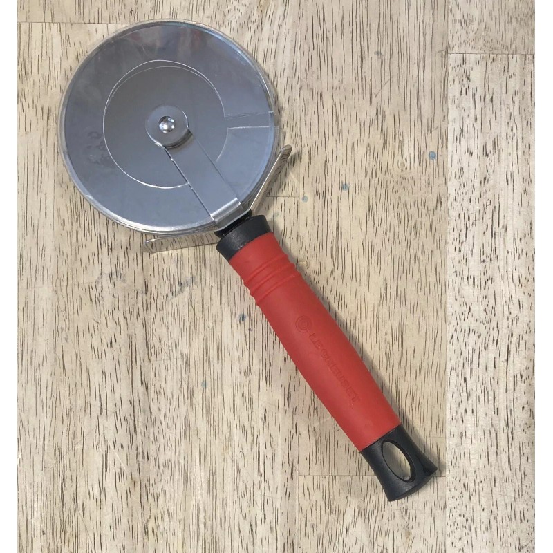 Le Creuset PIzza Cutter LE CREUSET Revolution Red & Black