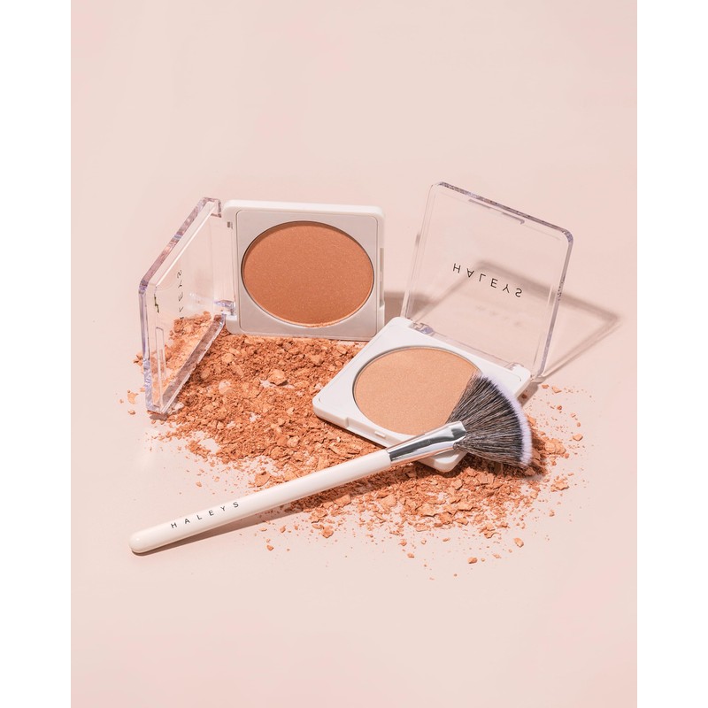 HALEYS Smoothing Highlighter Powder, Re-fract, Illuminating, Lightweight, Non-Caking, Smooths, Blurs,
