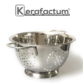 Kerafactum® - Nudelsieb Standseiher Abgießsieb Blanchiersieb Nudel Küchensieb Seiher Abseiher Salatsieb Sieb Passiersieb Edelstahl 24 cm mit 2 Griffen - kitchen sleve