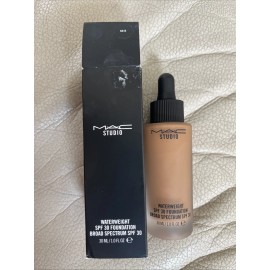 M·A·C Mac Studio Waterweight Foundation (NC45) (30ml)
