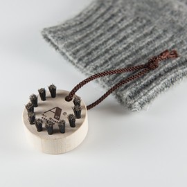 Asakusa Art Brush, Petite Easy Pill Removal Brush, Includes Brush Cleaner