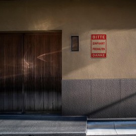 „BITTE EINFAHRT FREIHALTEN DANKE“ 8 x 12 Zoll Rostfreies Aluminium Parkverbot-Schild für Tor, Straße, Eingangstür (25117)