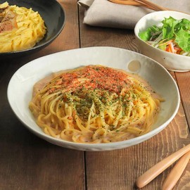 sn-010-01 Tableware East Japanese Tableware, Polka Dot, Triangular 8-Inch Platter, White