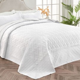 Qucover White Bedspread King Size Oversized, 3 Piece Microfiber Ultrasonic Oversized Quilt King Size 128 x 120, Lightweight Extra Large Coverlet Set for All Seasons, with 2 Pillow Shams
