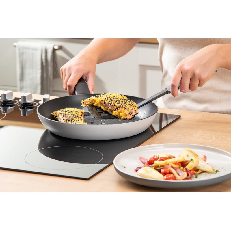 Fackelmann Statement Spatula - Slotted Turner with Ergonomic Handle -