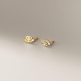 SAINT RAPHAËL Gold Evil Eye Stud Earrings for Women, for Girls, 18k Gold Plated Sterling Silver, Cute Small Stud Earrings, Hypoallergenic Earrings for Sensitive Skin (Gold)