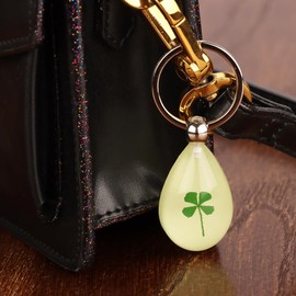 2PCS Glow in the Dark Key ring Lucky 4-Leaf Clover Simulated Resin Keychains Perfit Gift to Catch the Luck