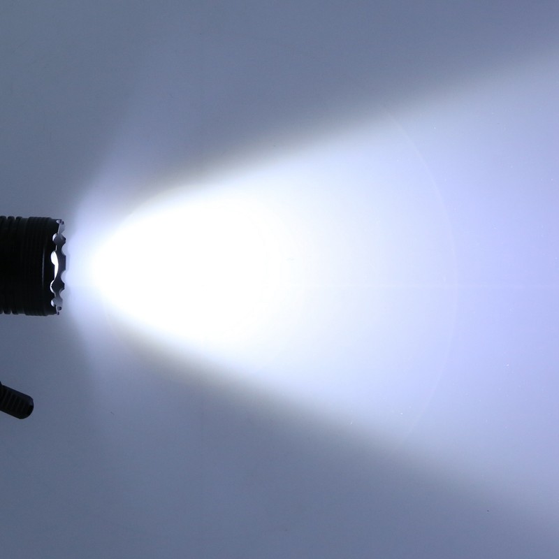 XHP70 Strong Brightness Flashlight with Output USB Charging Tactics Zoom