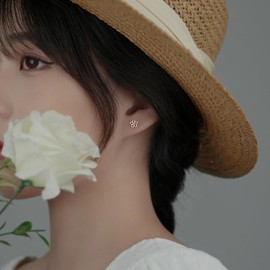 Hollow Daisy Flower Mini Cartilage Stud Earrings 925 Sterling Silver Floral Tragus Piercing Sleeper Tiny Studs Earring Minimalist Jewelry for Women Teen Girls Daughter Jewelry Gifts