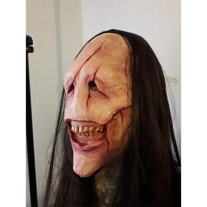 Una Nueva Máscara De Demonio Con Pelo Largo Y Cara