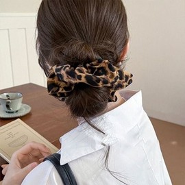 Leopard Print Scrunchie Hair Tie Leopard Ponytail Popular Item (WFLM6KQ) / 레오파드 프린트 곱창끈 머리끈 호피 포니테일 인기템 (WFLM6KQ)