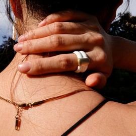 Classic Interwoven Ceramic and Gold Ring - Ring Size: us7, Color: Black