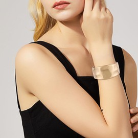 HZMAN Chunky Gold Cuff Bracelets for Women Girl Thick Wide Bangle Bracelet Hammered Open Hinge Wrist Cuff Bracelet Jewelry Gift