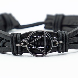 The Token Shop Adjustable Black Leather AA Bracelet with Alcoholics Anonymous Circle Triangle Charm | Sobriety Gift for Men and Women in Recovery