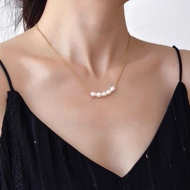 Gold Pearl Necklaces for Women Charm Necklaces Dainty Flower Pearl Choker Chain Necklaces Pearl Necklaces Jewelry Gifts Trendy 2024